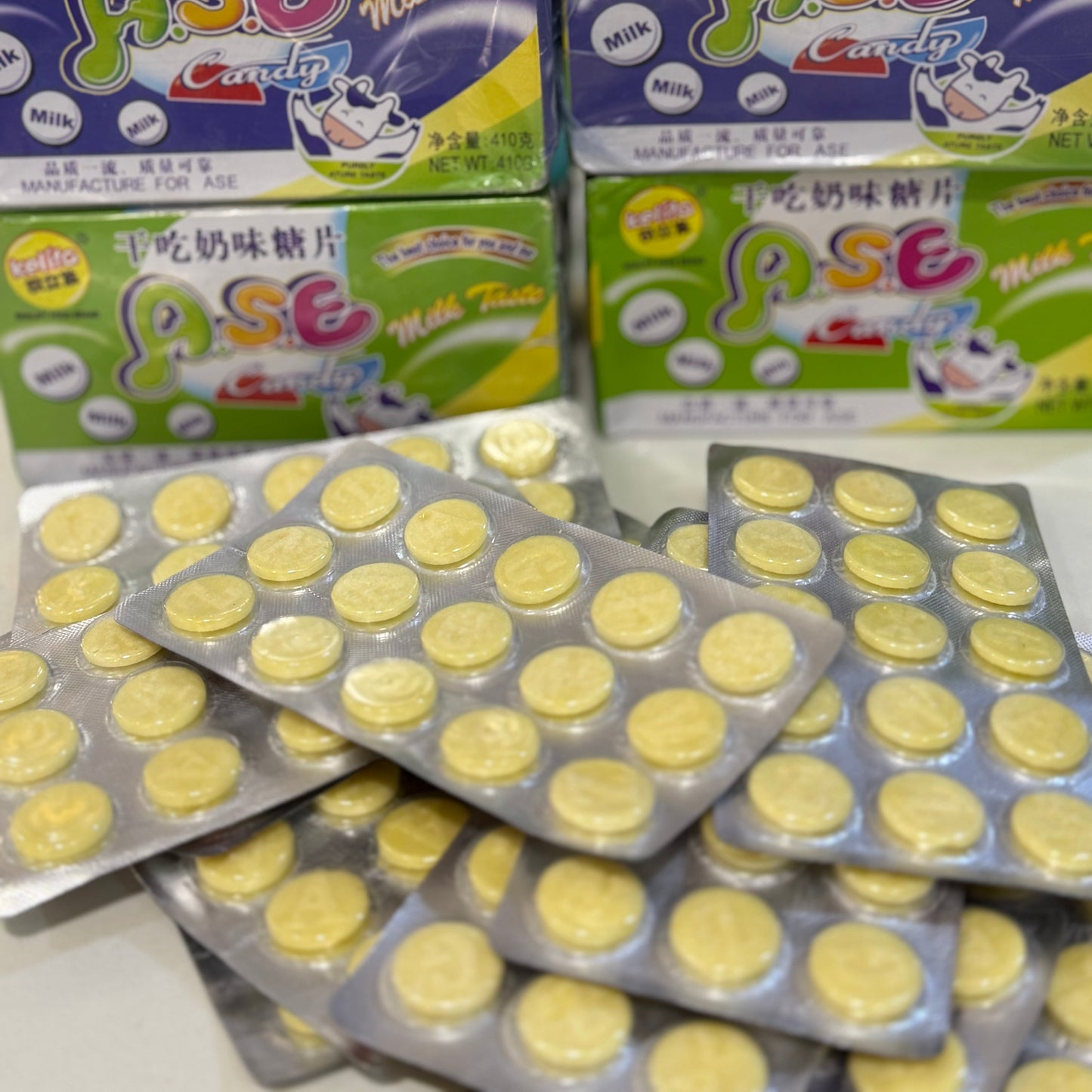 Milk tablet candy 4 sachets