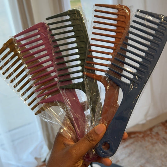 Wide tooth comb (1 pcs)