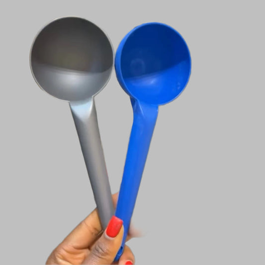 Plastic scoop